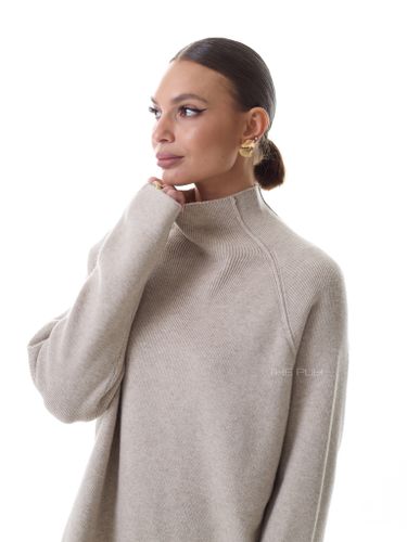 Бежевый трикотажный костюм с брюками