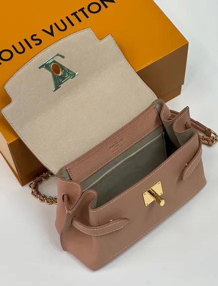 Сумка Louis Vuitton Lockme Ever Mini розовый
