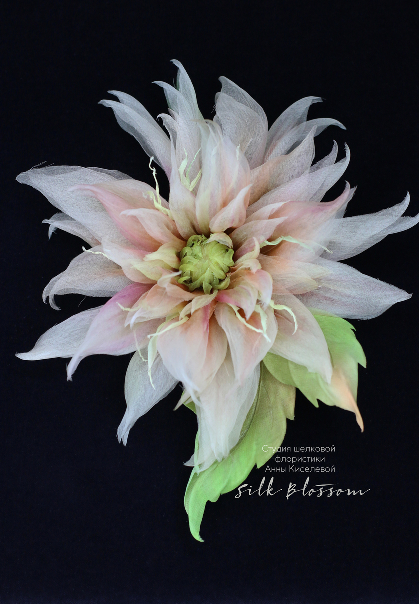 Брошь из натурального шелка - Георгин Пудровый