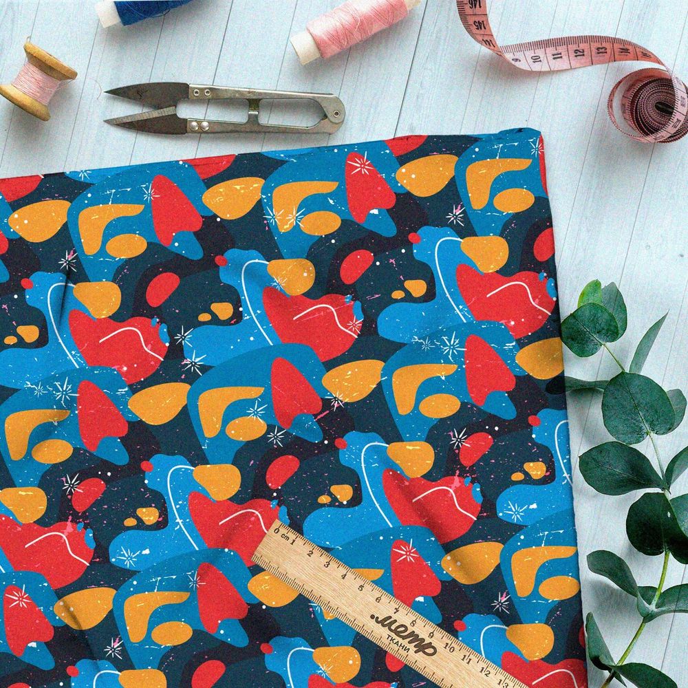 Ткань габардин контрастные узоры на чёрном фоне