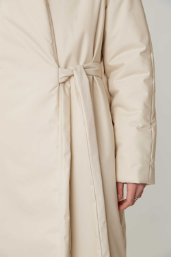 Зимнее пальто на запах из молочной бархатистой мембраны