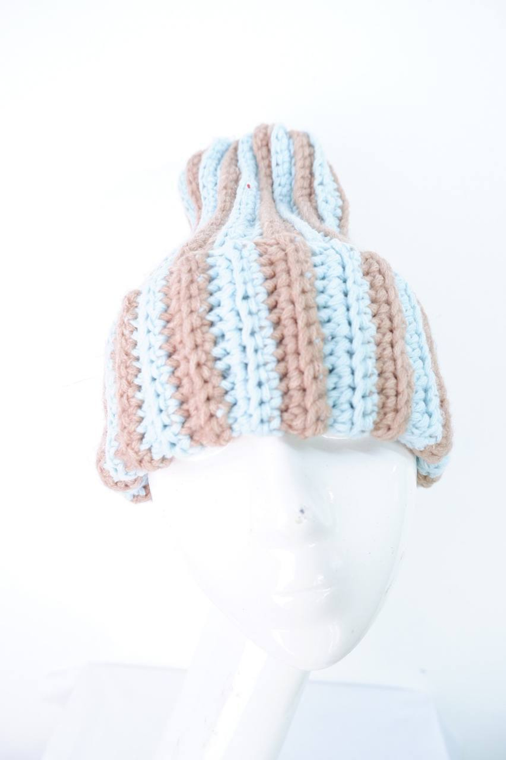 Шапка в контрастную полоску