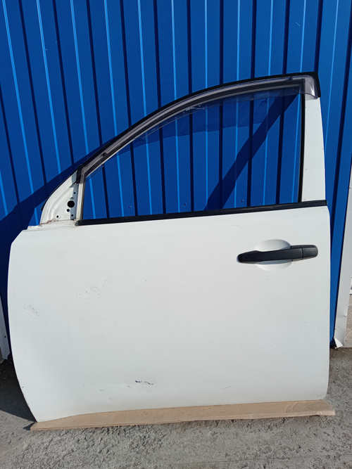 Дверь левая передняя Mitsubishi L200 в сборе