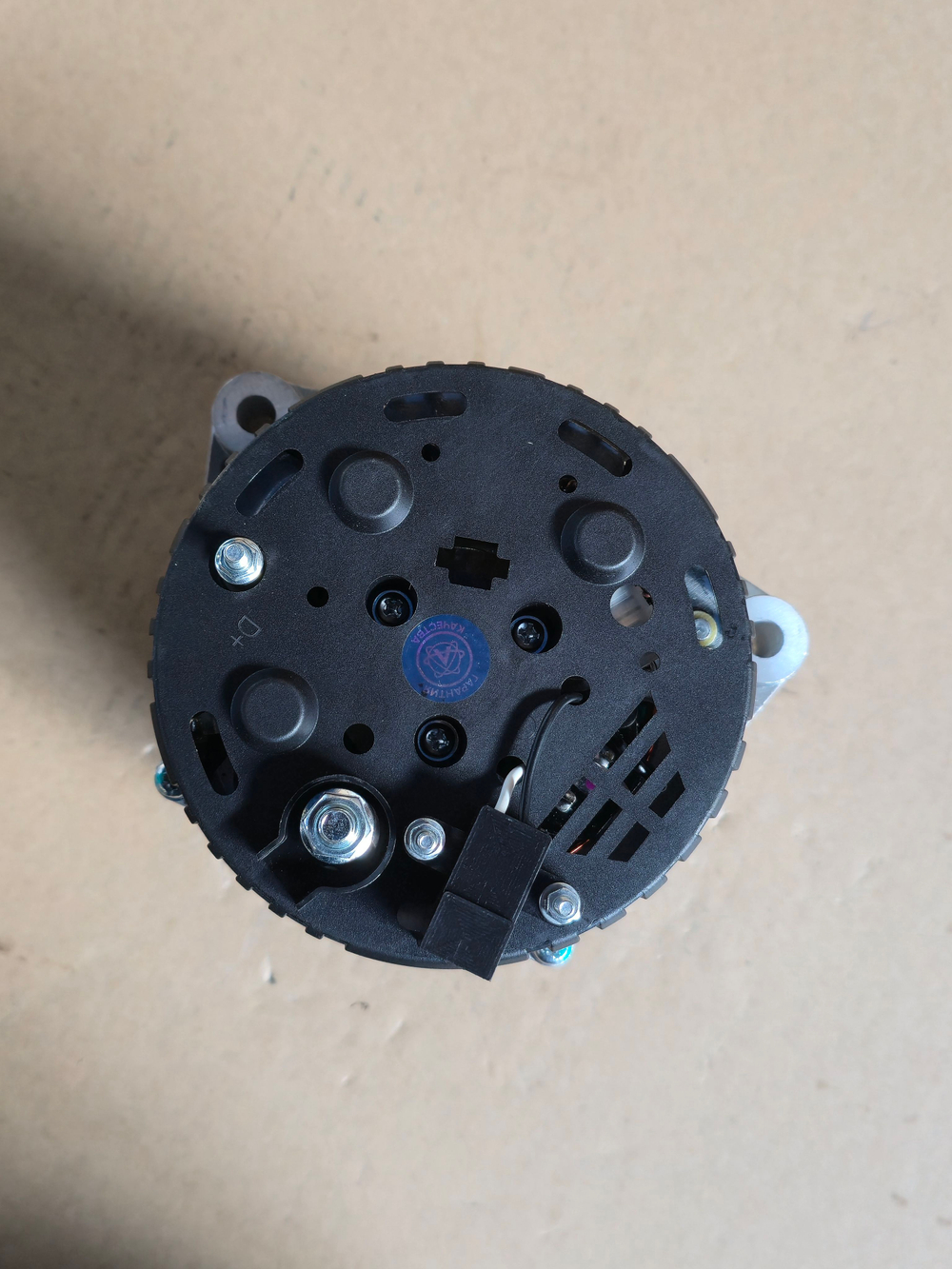 Генератор Камаз, Маз дв.740 ЕВРО-2, ЯМЗ-658 поликлиновой шкив, монокронштейн 28В 75А Автоэлектрика