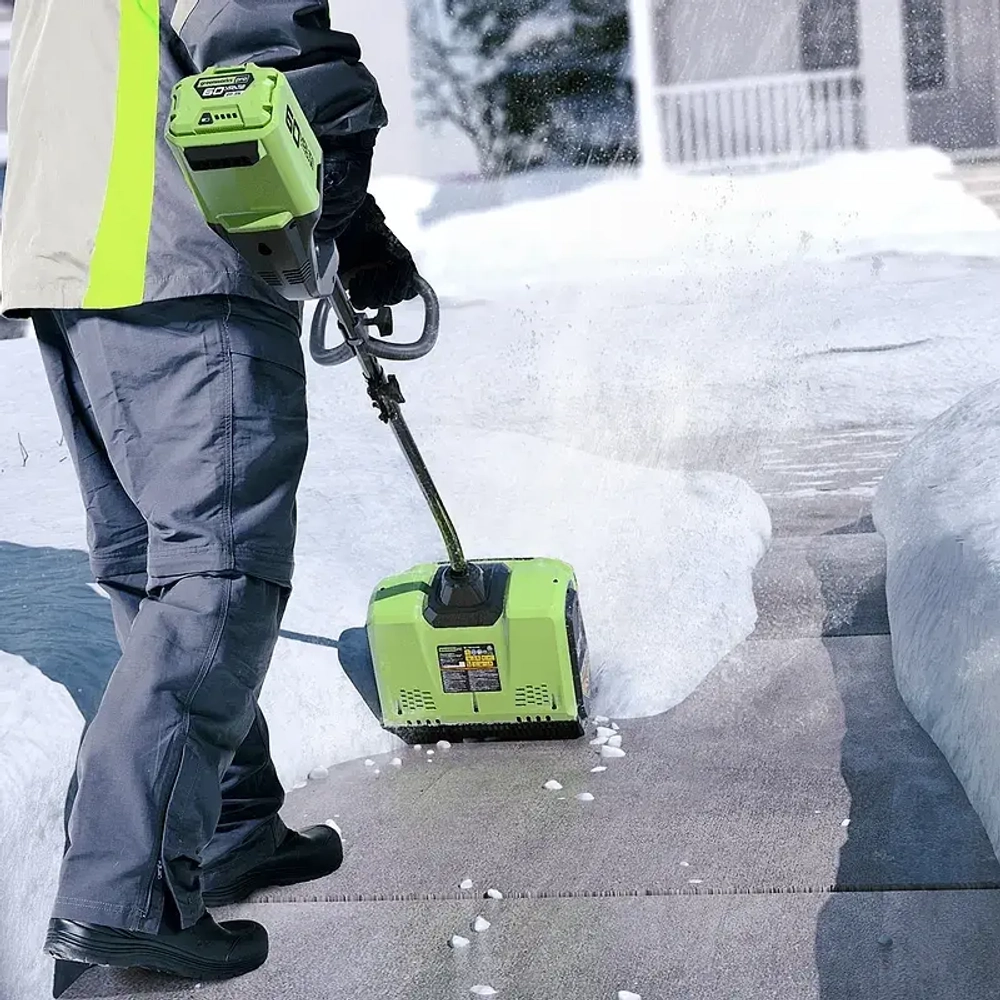 Greenworks GD60SS 60В снегоуборщик аккумуляторный (без АКБ и ЗУ) ковш 30 см, выброс 6 м 2603207