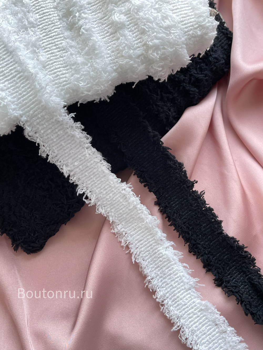 Тесьма белая мягкая