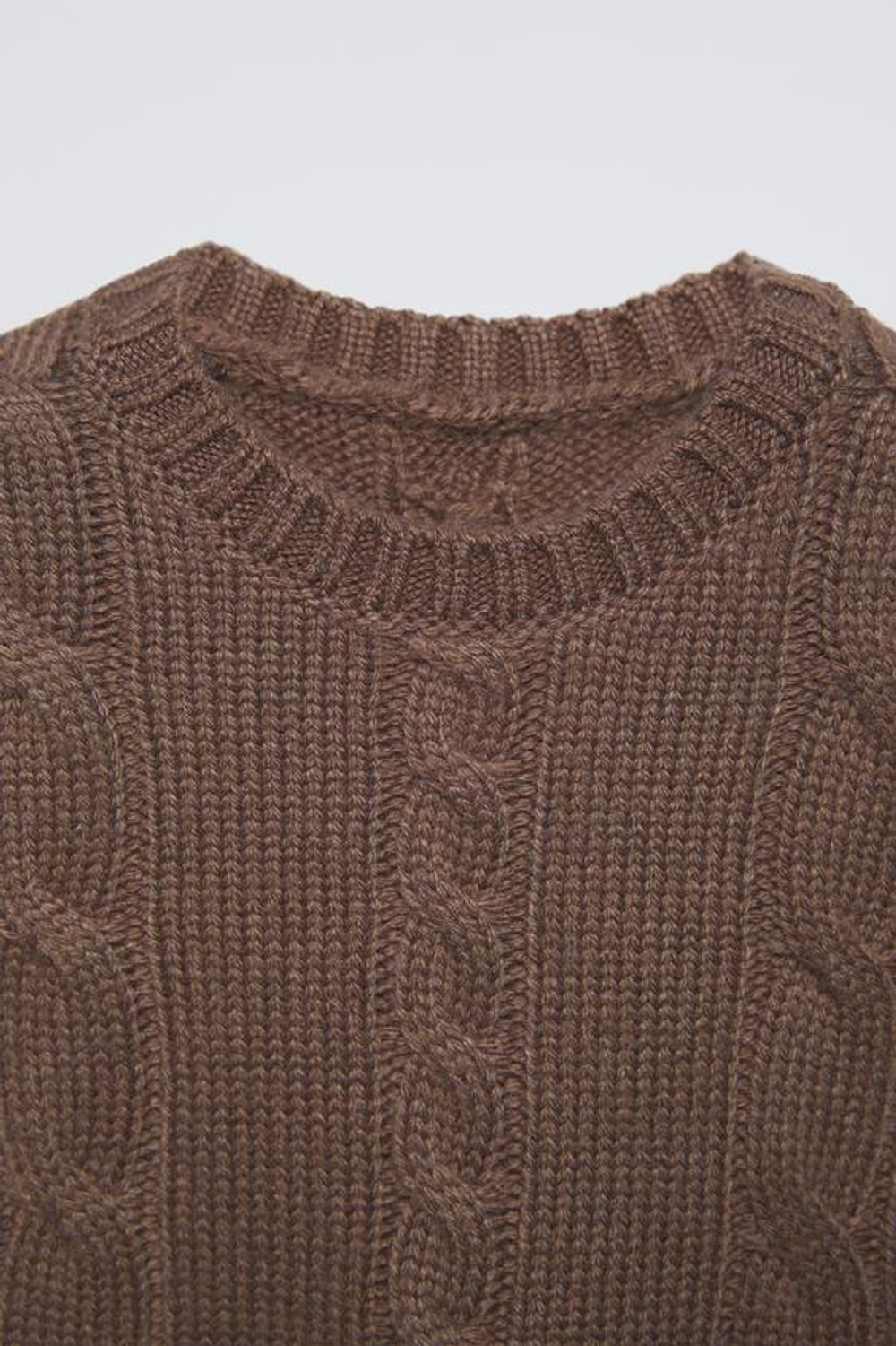 ZARA ПЛАТЬЕ С КОНТРАСТНЫМ ЦВЕТОЧНЫМ ПРИНТОМ И ТРИКОТАЖНЫМ ЖИЛЕТОМ, КОРИЧНЕВЫЙ