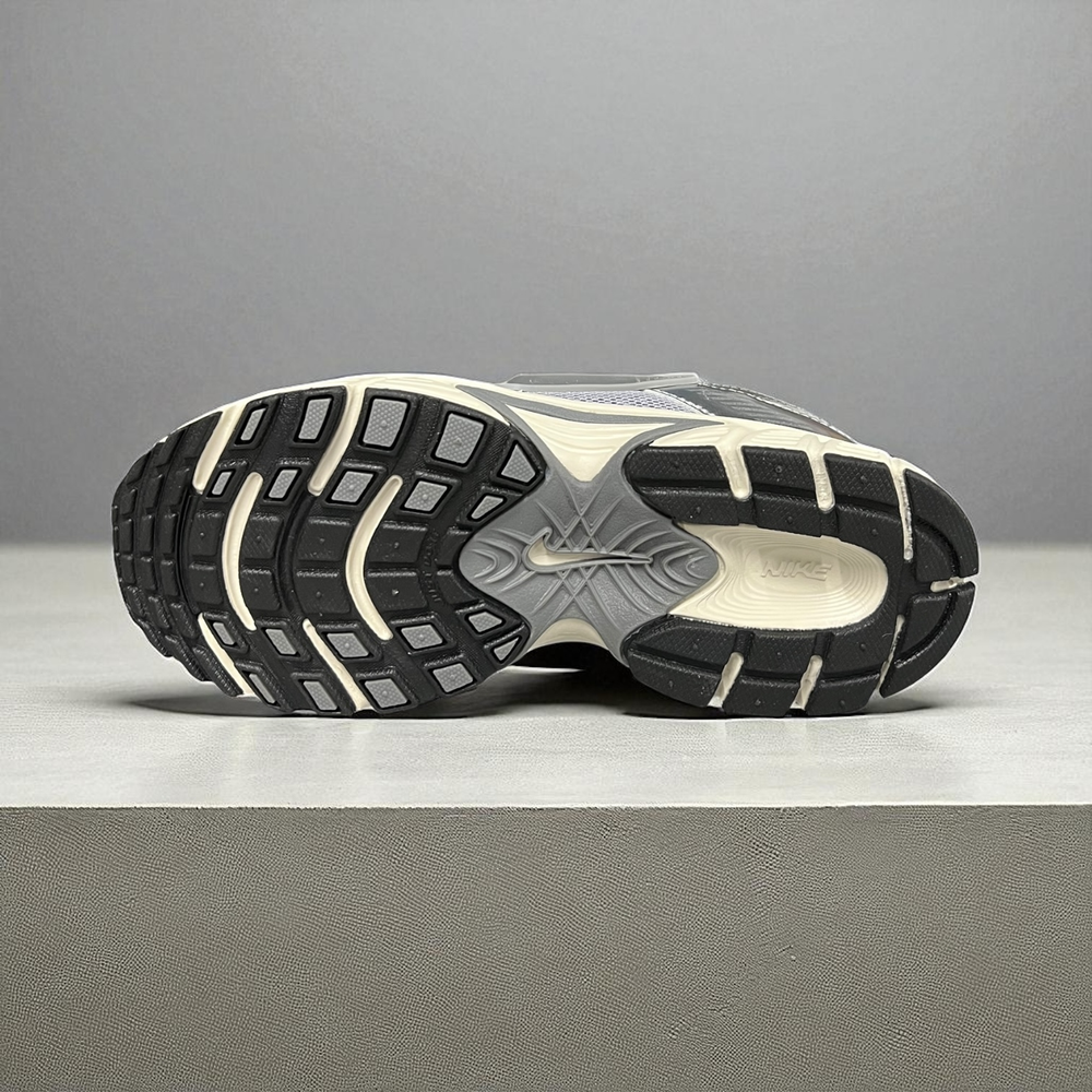 Nike V5 RNR • Silver Gray