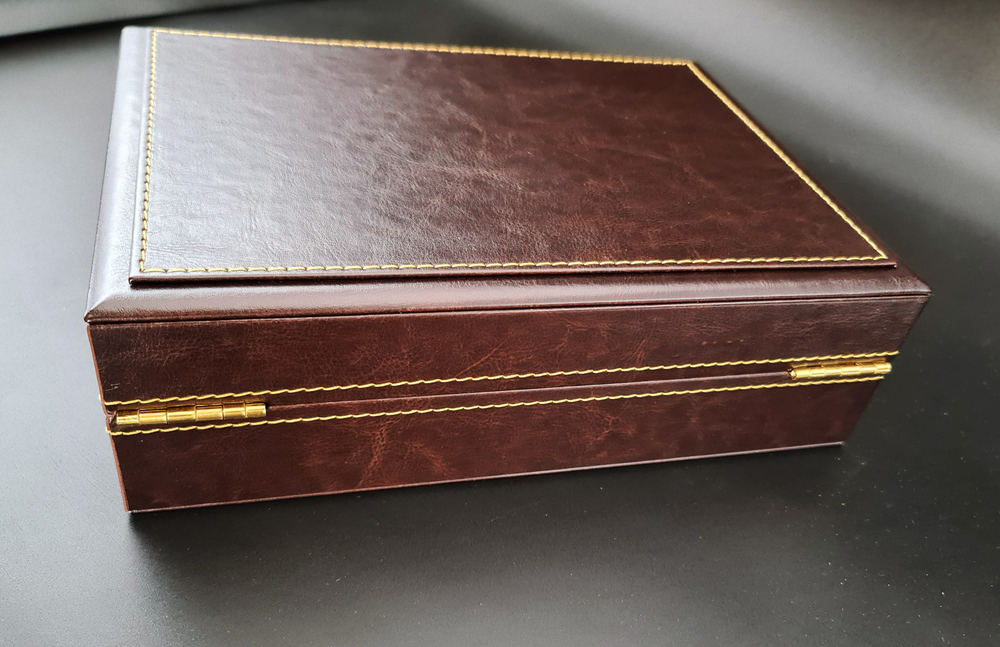 Кожаный подарочный футляр для книги (эксклюзив)