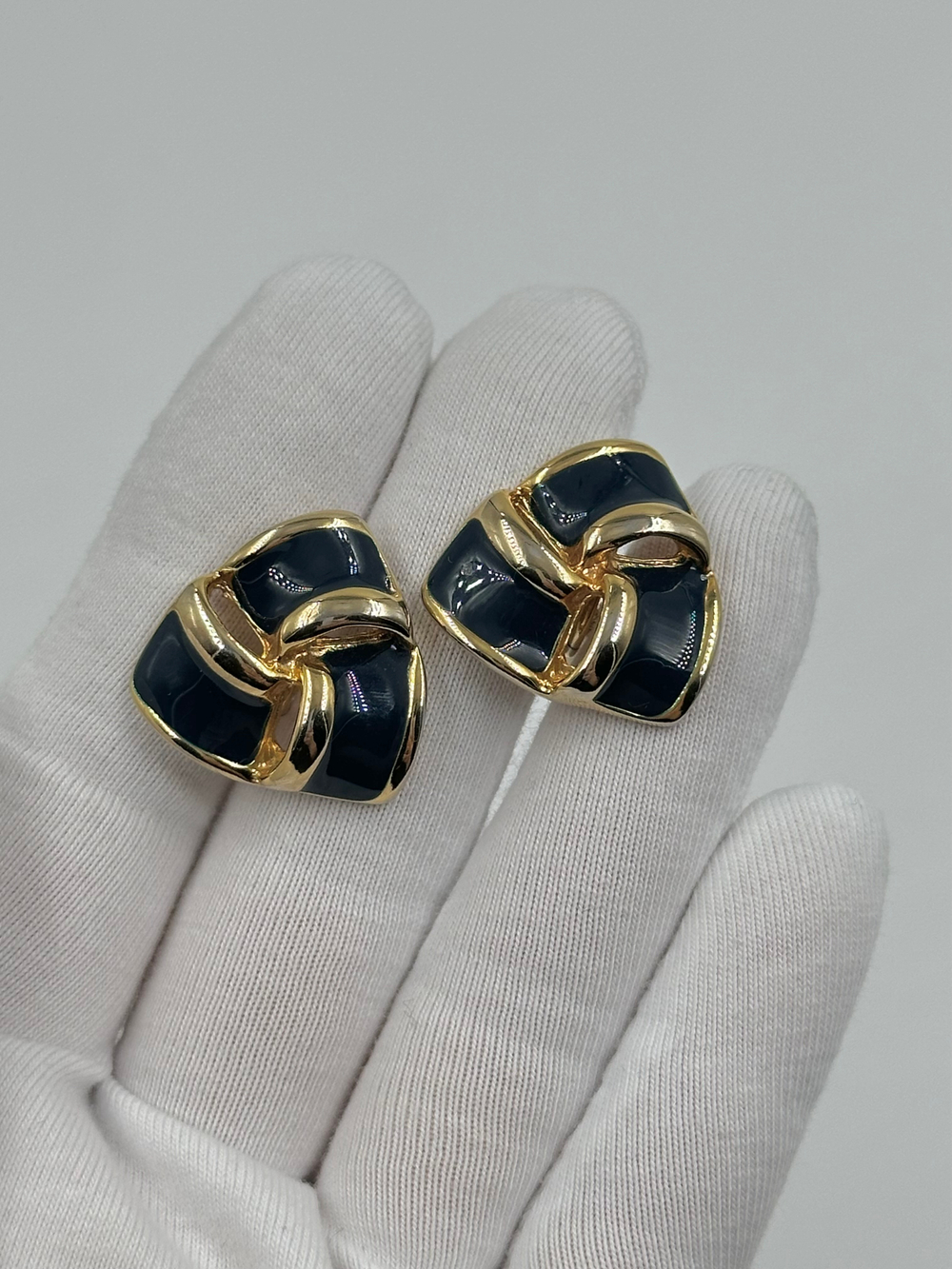 Клипсы с тёмно-синей эмалью