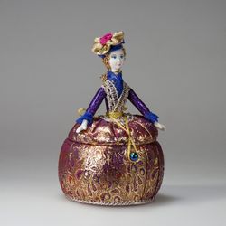 Кукла-шкатулка Барышня в парчовом платье