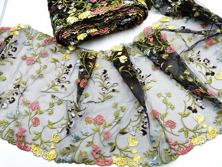 Вышивка на сетке, 24 см,  полевые цветы на черном фоне (Артикул: VS-2027), м