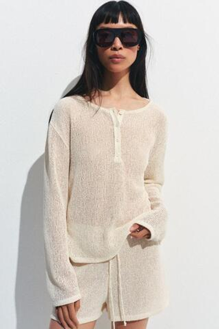 ZARA ФУТБОЛКА В СТИЛЕ РУСТИК С ВОРОТНИКОМ НА ПУГОВИЦАХ, ЭКРЮ