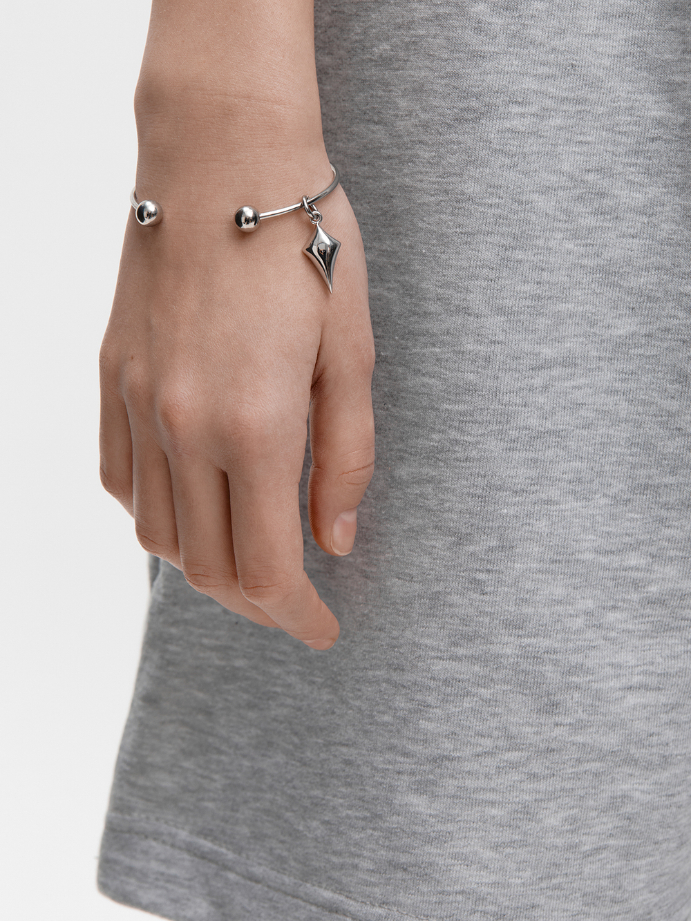 БРАСЛЕТ С ПОДВЕСКОЙ "DIAMOND".