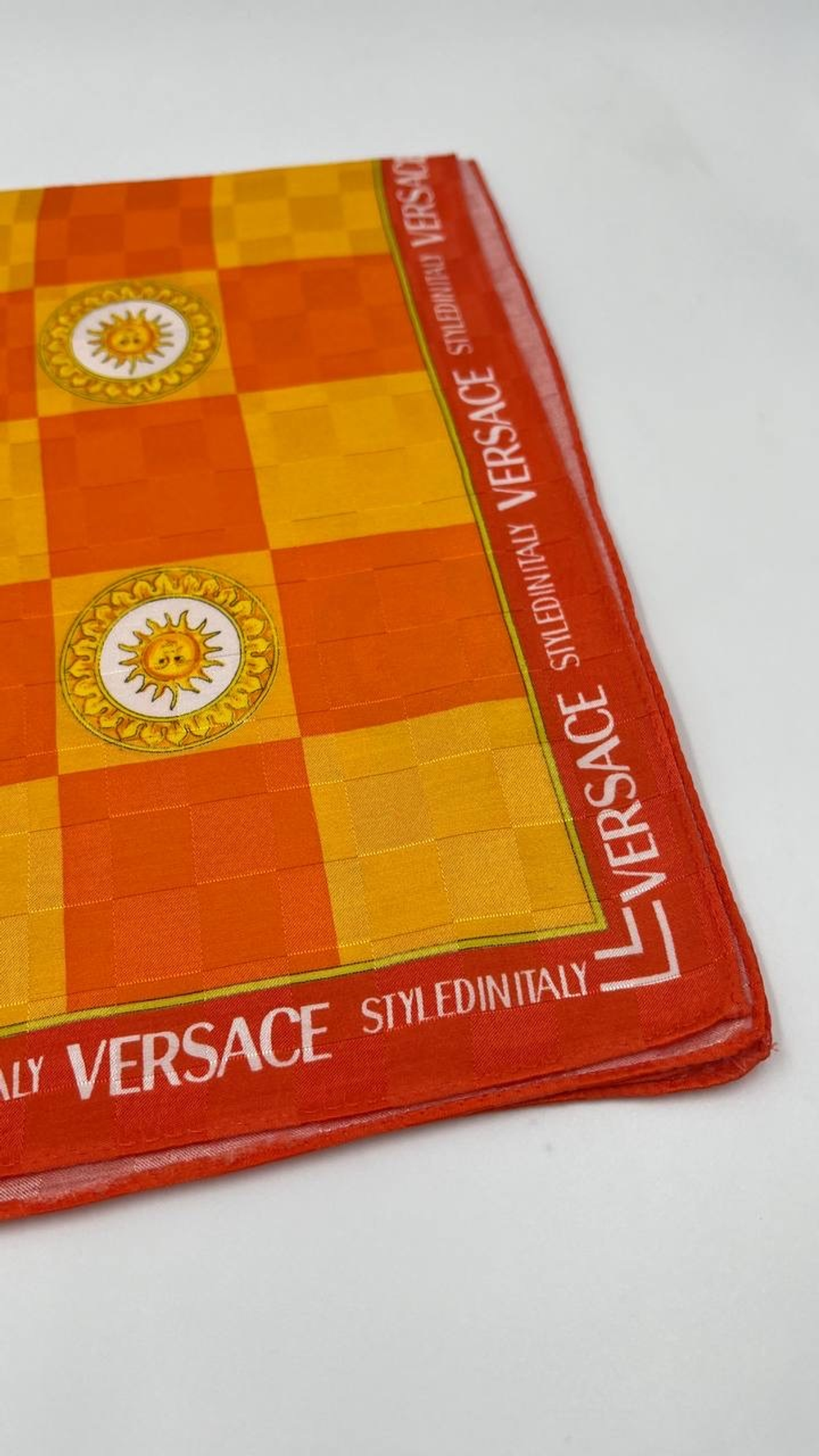 Платок оранжевый Versace