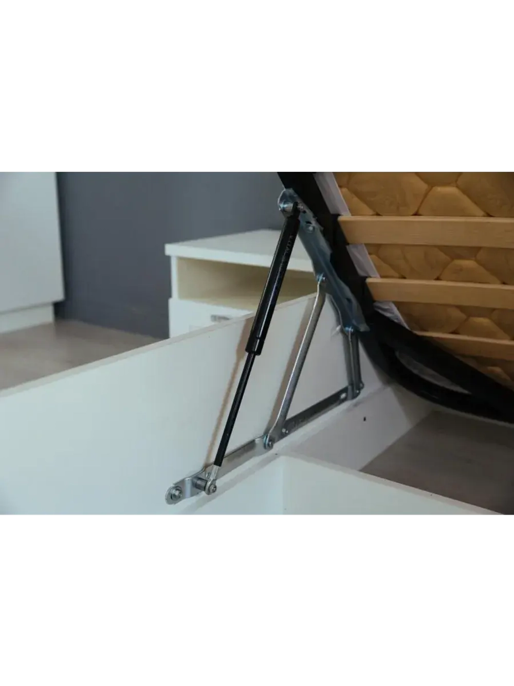 Кровать двухспальная с подъемным механизмом 160х200 см