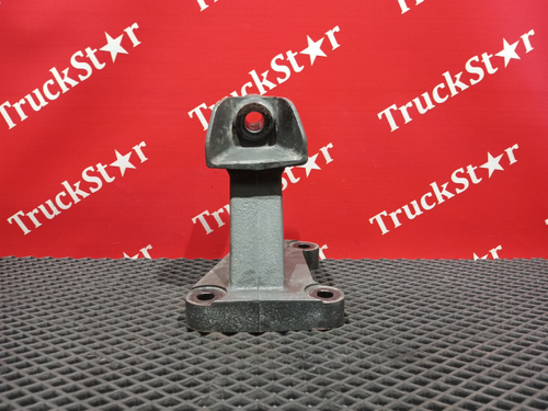 Кронштейн двигателя передний правый 2018г