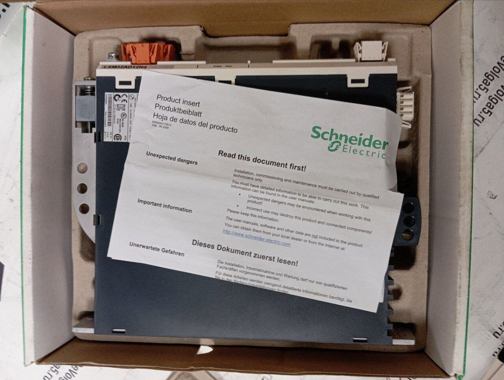 S.E. LXM32AD12N4 новое