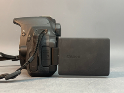 Canon 650D kit 18-55mm IS II 2.200 кадров