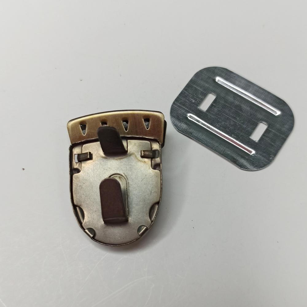 Замок-защелка на зажимах 40*30 Антик