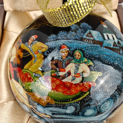 Коллекционный елочный шар с круговой росписью "Тройка " в футляре