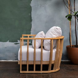 Кресло из акации WOODLAND