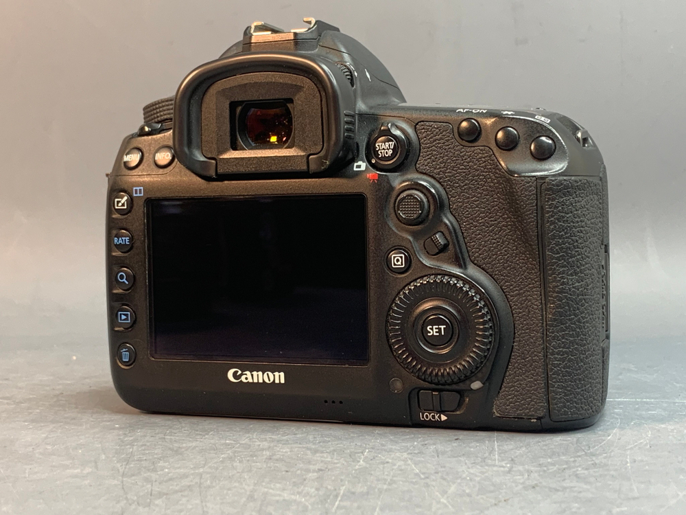 Canon EOS 5D Mark IV 647.000 Кадров