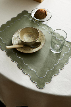 ZARA HOME ЛЬНЯНАЯ САЛФЕТКА С ВОЛНИСТЫМИ КРАЯМИ, ЗЕЛЕНЫЙ