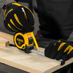 Рулетка 10м х 25мм, двухкомп. корпус, кнопка-пауза Denzel