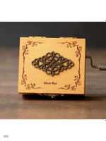 Музыкальная деревянная шкатулка на подарок с узором