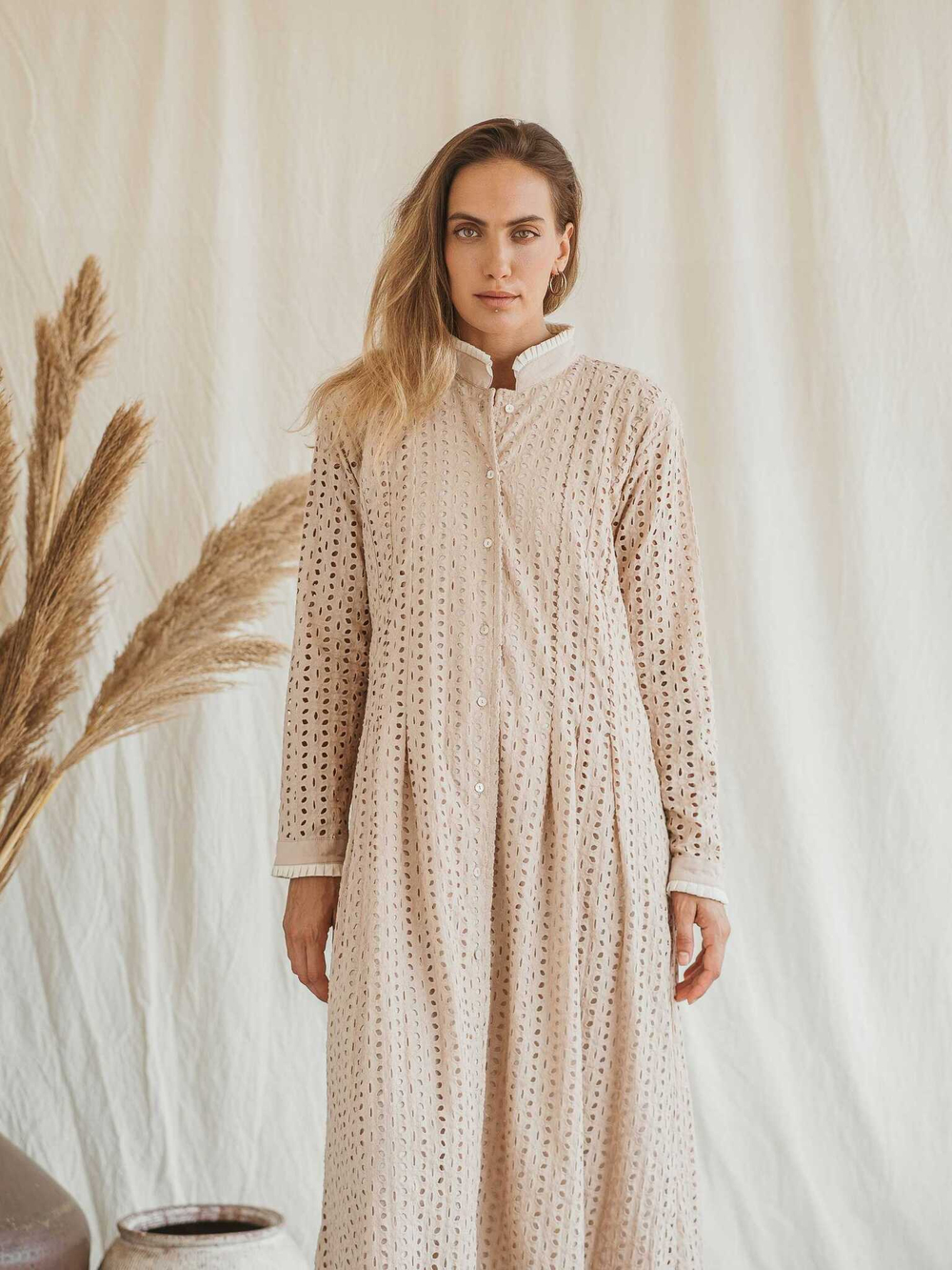 Платье миди из прошвы (бежевое)