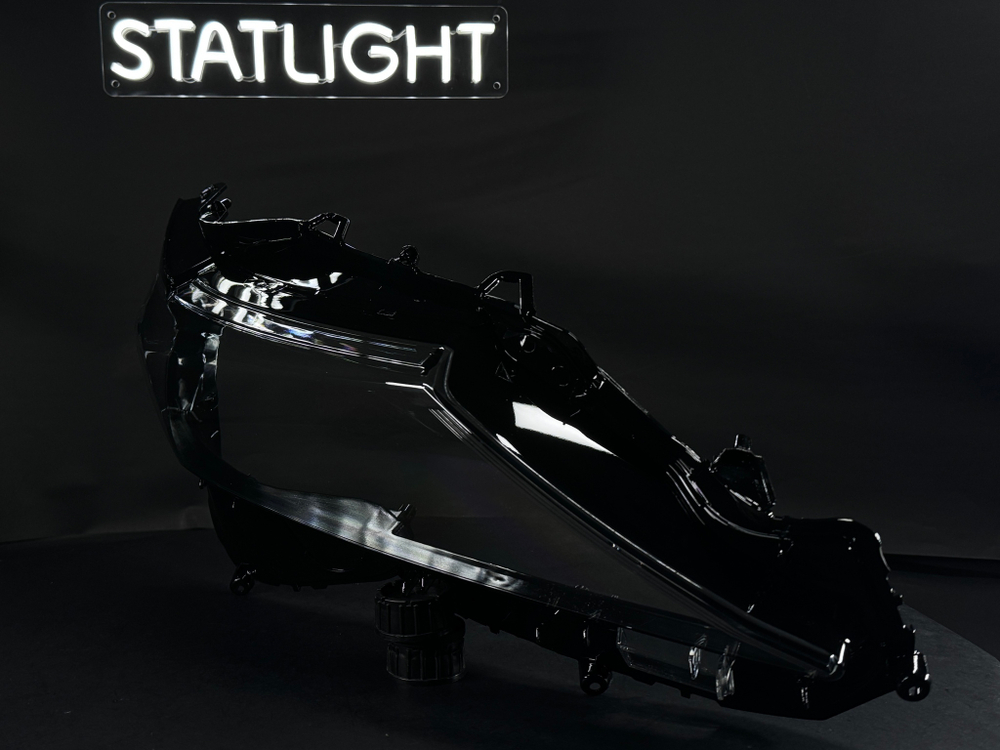 Правое стекло фары Toyota Camry XV70 рест 2017-2020