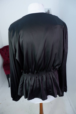 Блузка атласная на запАх, визуально 48 размер