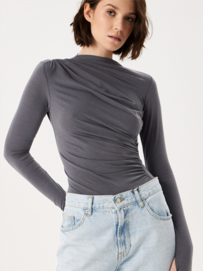 Лонгслив из вискозы со складками