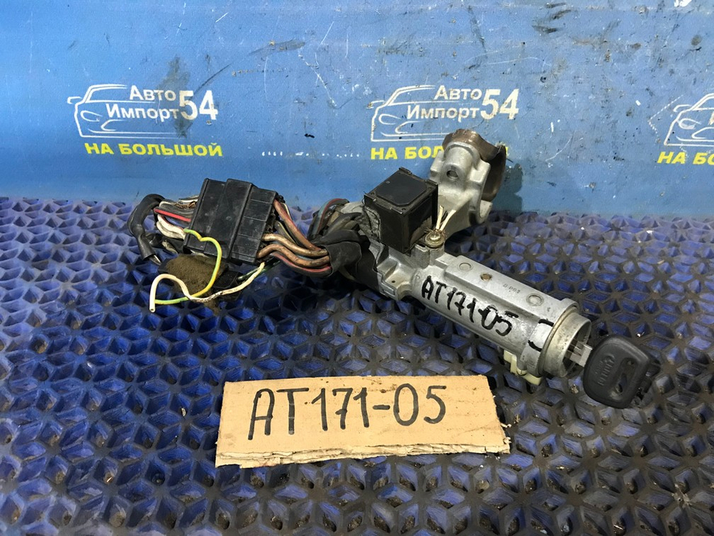 Замок зажигания TOYOTA CARINA 1990