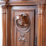 Буфет с рыцарской тематикой в стиле Генриха II