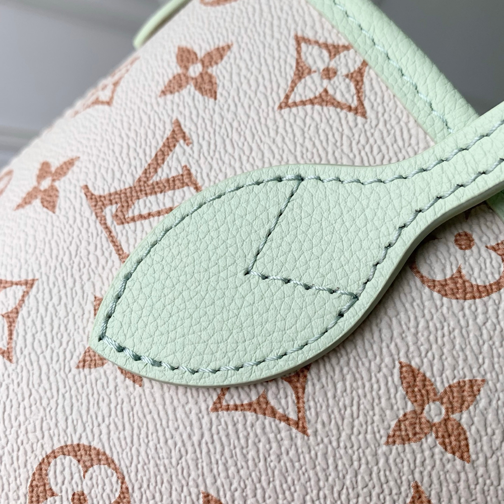 Louis Vuitton Neverfull Bandouliere Inside Out BB