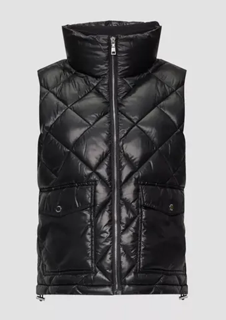Стеганый жилет с накладными карманами