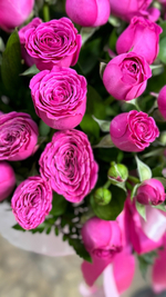 Шляпная коробка с кустовыми пионовидными розами "Classic Sensation"