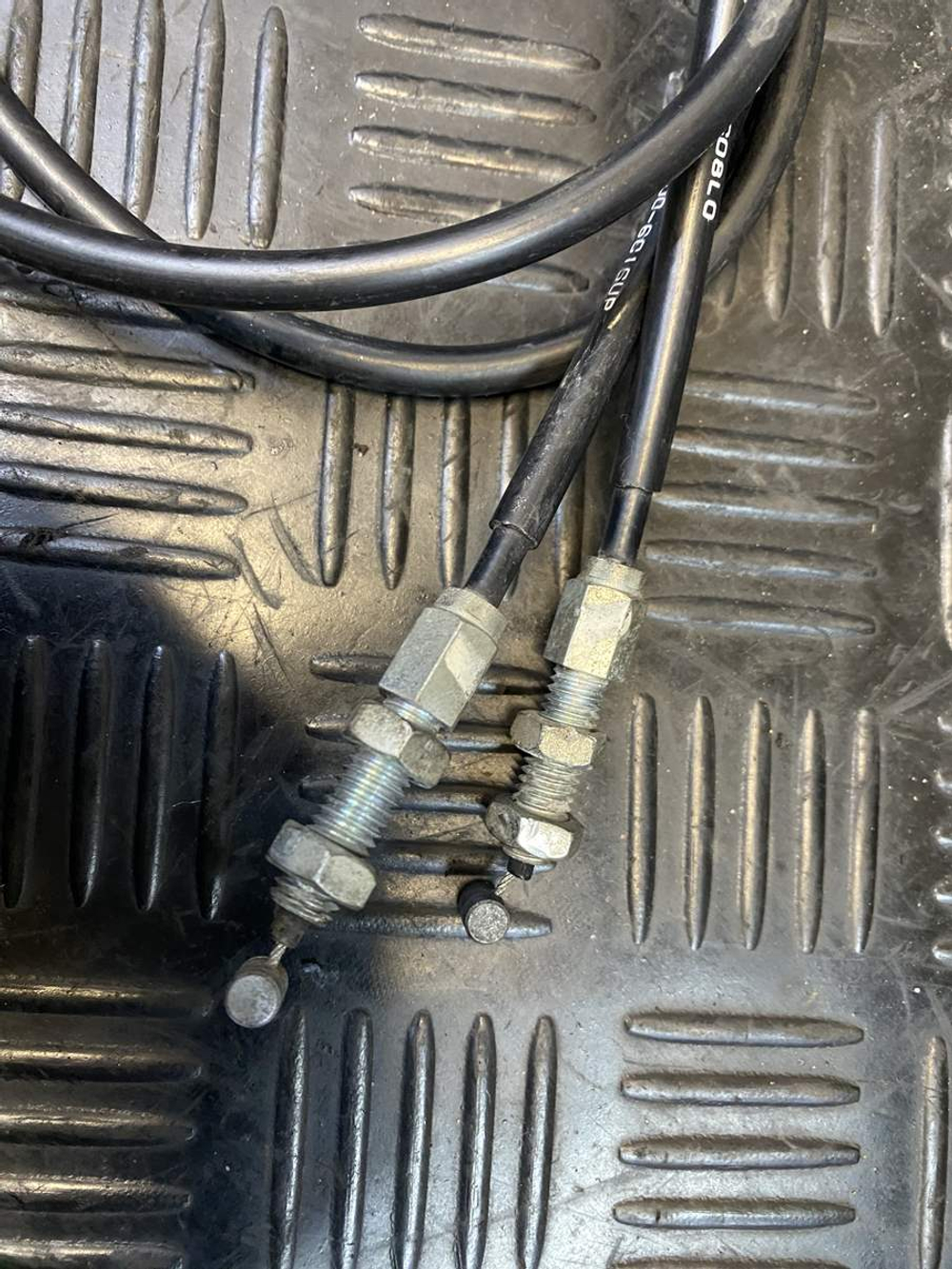 Тросики газа Suzuki GSR400 (GK7DA)