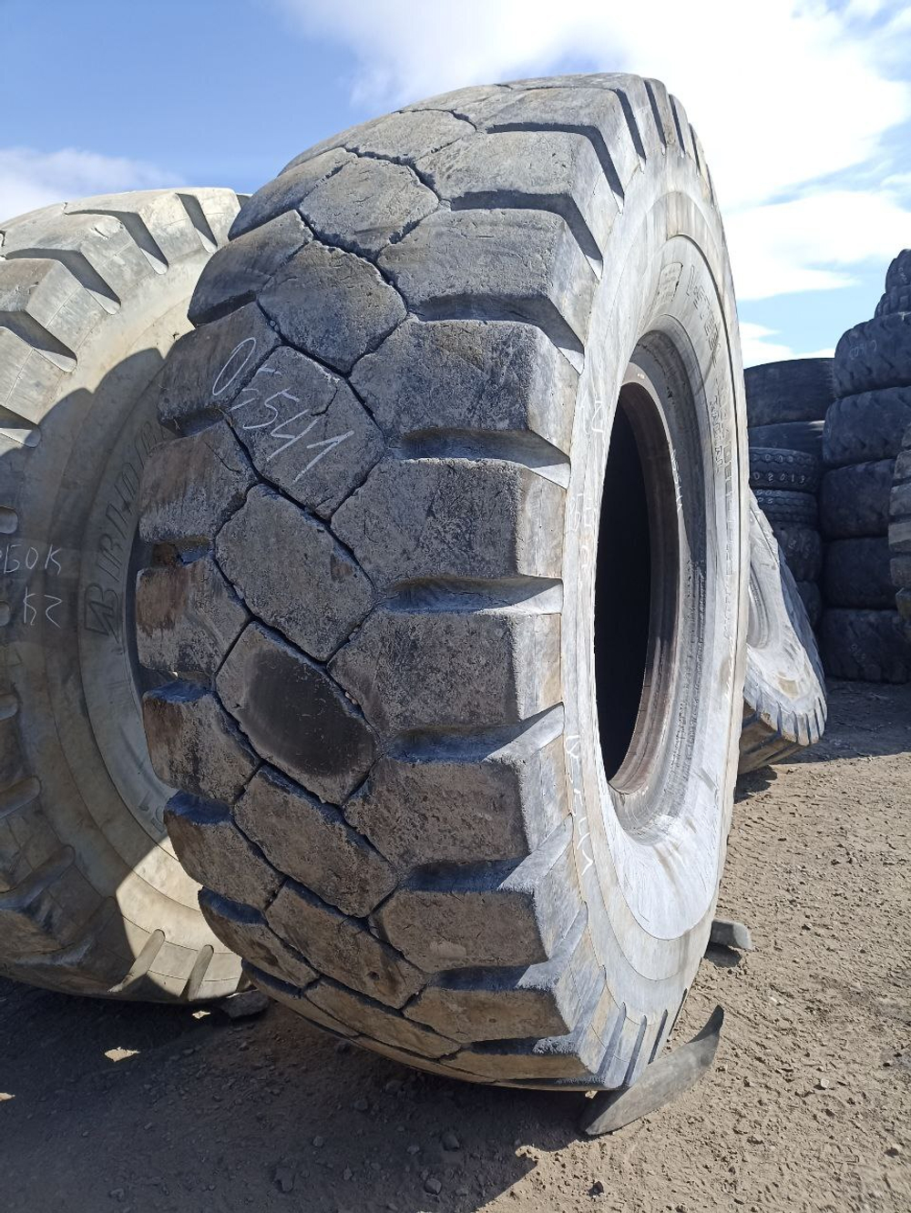 33.00R51 Bridgestone VRDP шина б/у