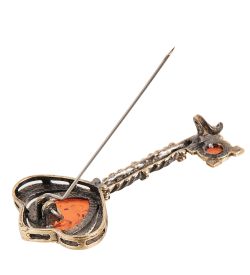 AM-2334 Брошь «Ключ от сердц» (латунь, янтарь)