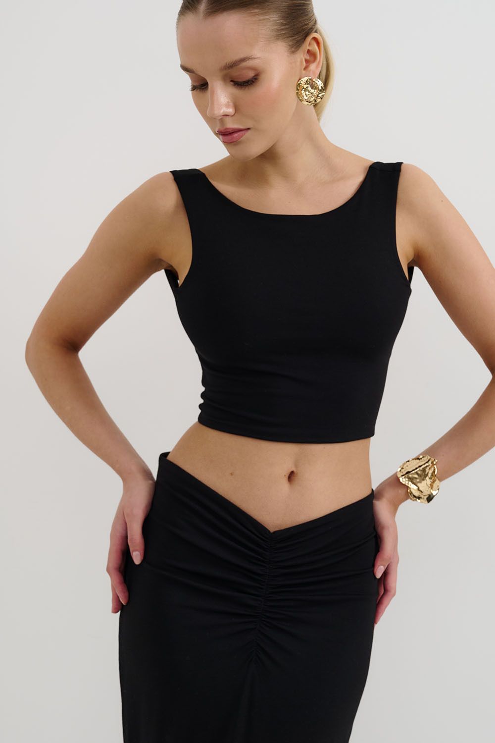 Топ с открытой спиной из вискозы черного цвета