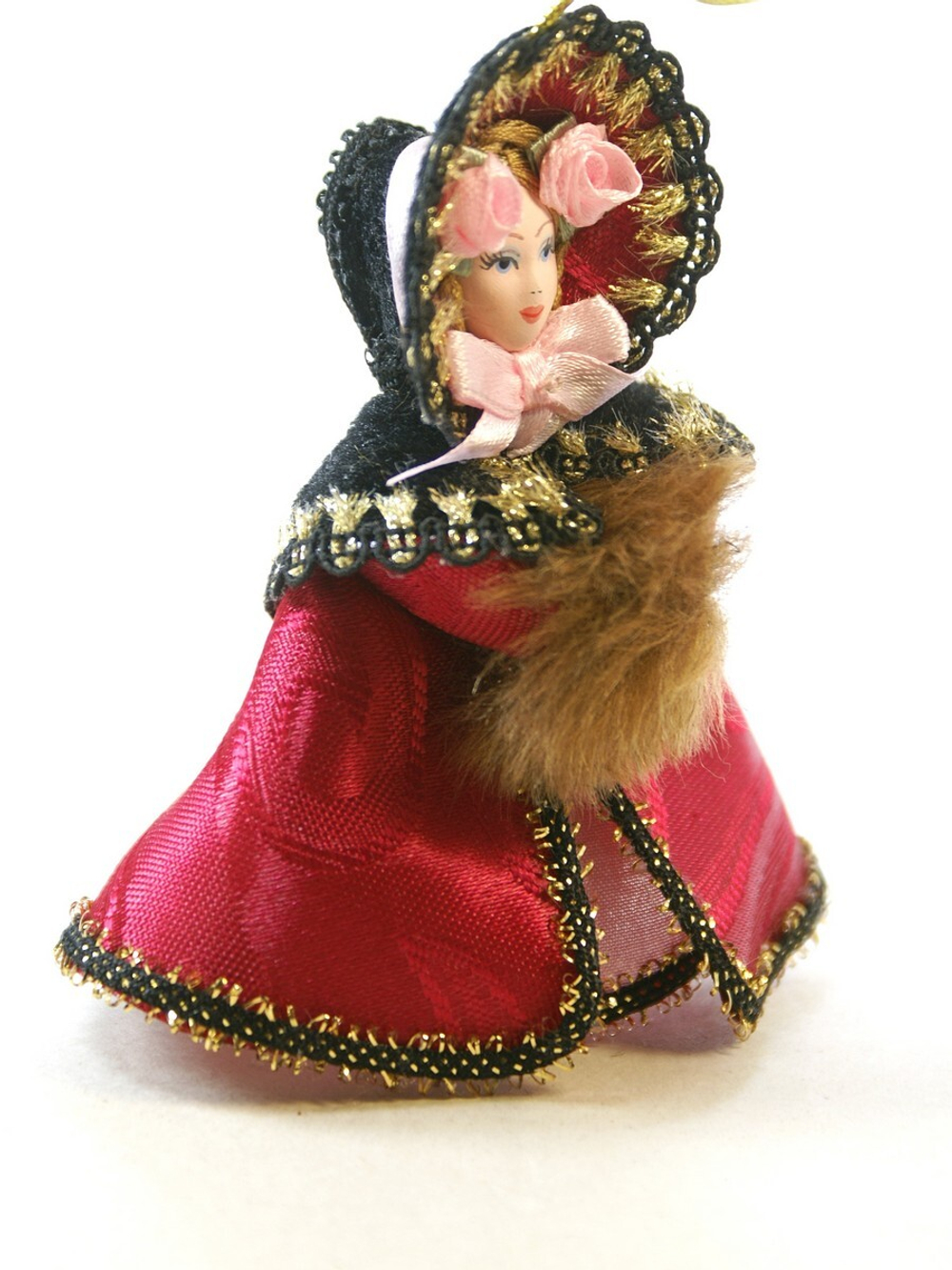 Кукла-подвеска Девушка пушкинской эпохи с муфтой