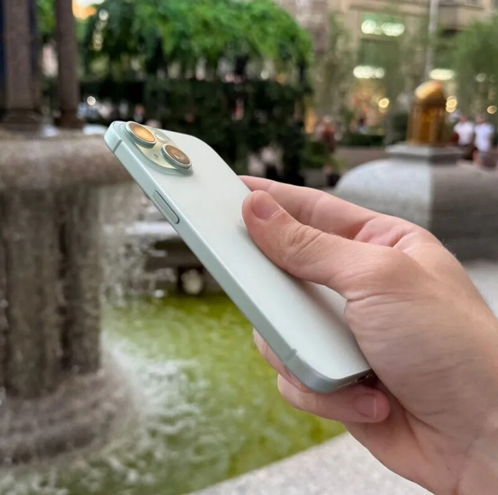 iPhone 15, 128 ГБ б/у