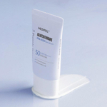 Увлажняющая солнцезащитная сыворотка с осветляющим эффектом Medi-Peel Glutathione Hyal Aqua Sun Serum SPF 50+ PA++++