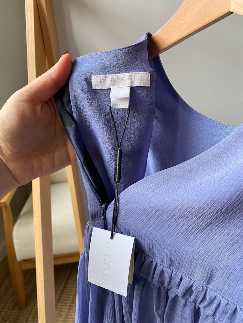 Новое шелковое платье Burberry, 128