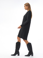 Женское трикотажное платье черное с узором косичка