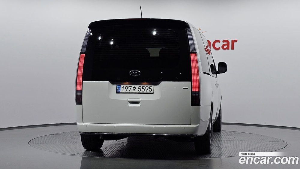 Hyundai Staria 4WD Lounge 7-и местный (01.2022)