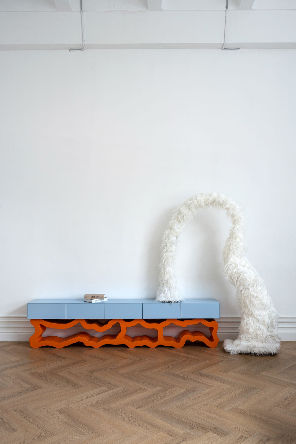 Тумба "Гигантский Эклер" 260 см